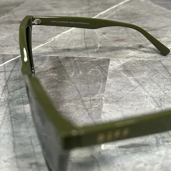 DIFF Eyewear — Cassidy Sunglasses in Olive Green — NWT - Picture 4 of 9